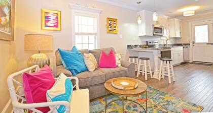 Adorable Beach Bungalow- All high end finishes- WIFI- BRAND NEW- Linens provided