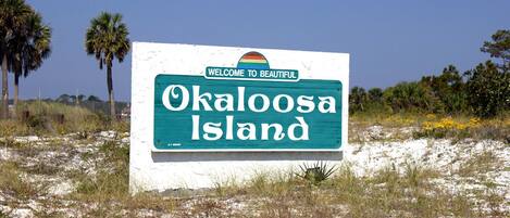 A welcome sign for Okaloosa Island.