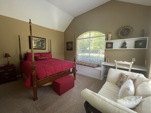 5 bedrooms, in-room safe, desk, iron/ironing board