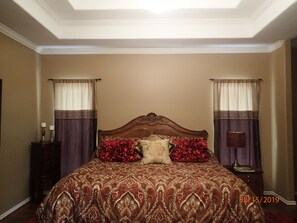 4 bedrooms, in-room safe, desk, iron/ironing board