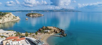 COSY 2 BEDROOM APARTMENT NEAR CRYSTAL WATER SANDY BEACH