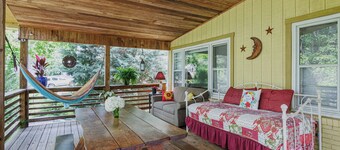 Solace in the City: Private, 2 Bedroom House in an Unbeatable Location!