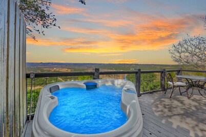 Romantic-amazing Views-Newly Renovated-new Hot Tub-has It All!