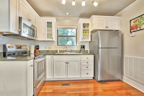 Romantic-amazing Views-Newly Renovated-new Hot Tub-has It All!