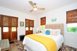 3 bedrooms, desk, WiFi, bed sheets