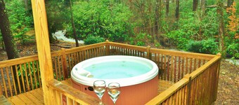 Creekside, Hot Tub, Playground, Firepit, Fireplace, WiFi, AC, EZ Access