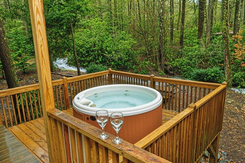 Creekside, Hot Tub, Playground, Firepit, Fireplace, WiFi, AC, EZ Access