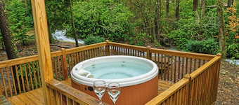 Creekside, Hot Tub, Playground, Firepit, Fireplace, WiFi, AC, EZ Access