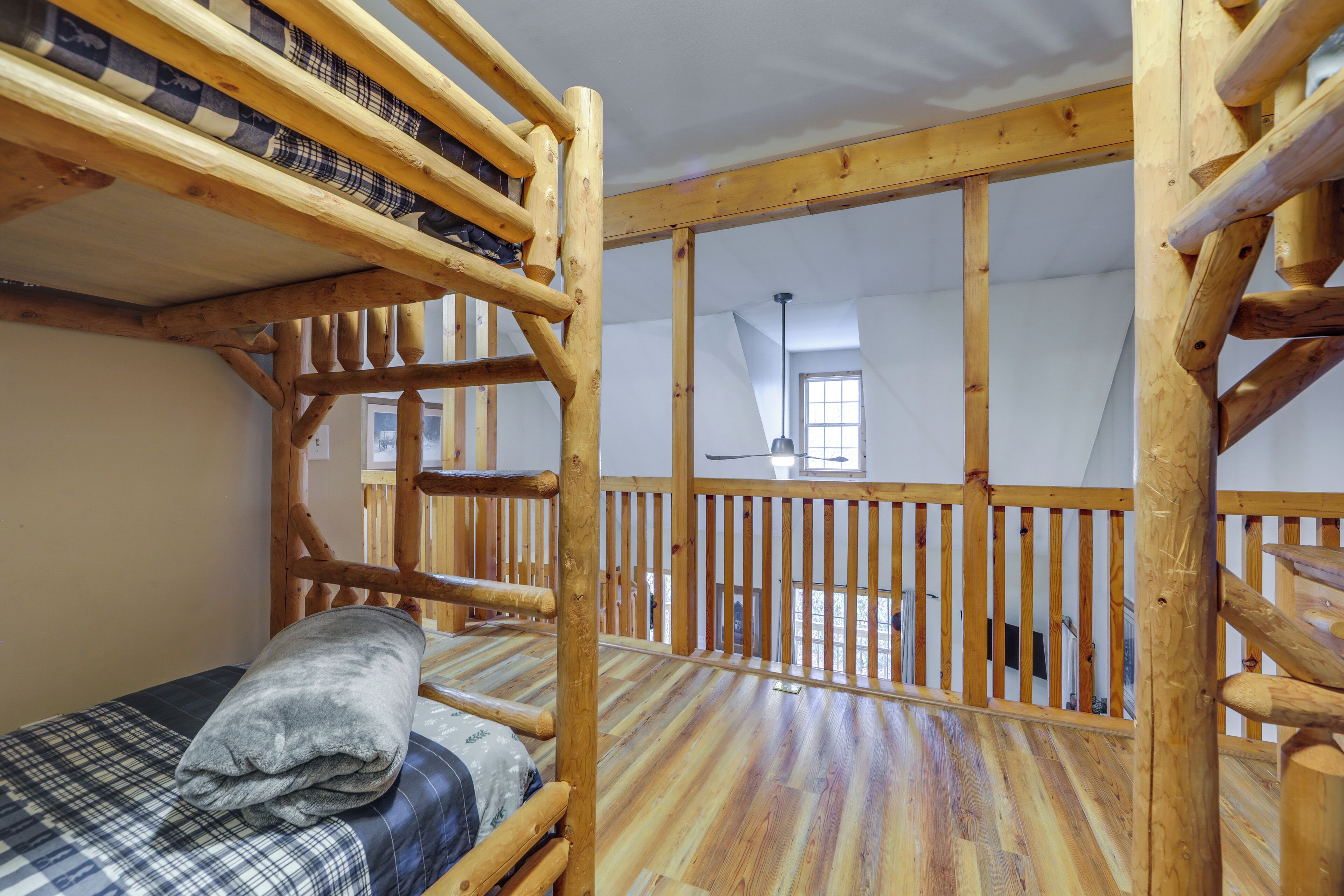 3 bedrooms, desk, iron/ironing board, travel cot