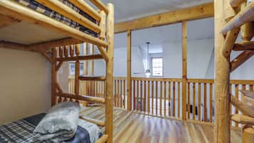3 bedrooms, desk, iron/ironing board, travel cot