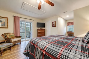 3 slaapkamers, een bureau, een strijkplank/strijkijzer, reisbedje