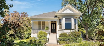 Stoddard House ~ Walk to Downtown Napa
