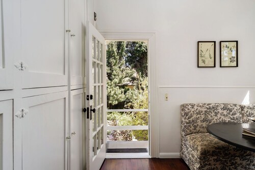 Stoddard House ~ Walk to Downtown Napa