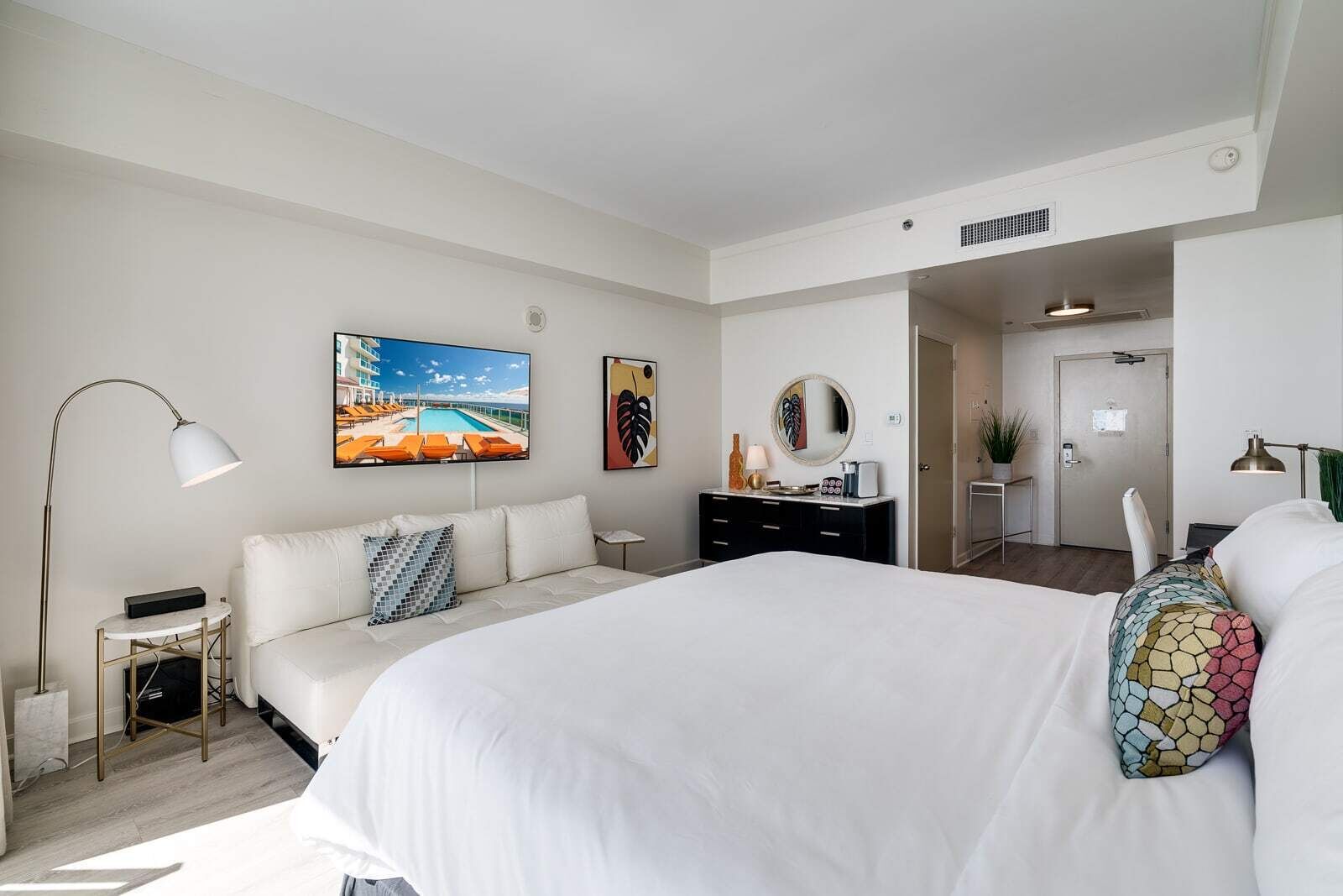 1 bedroom, desk, iron/ironing board, WiFi
