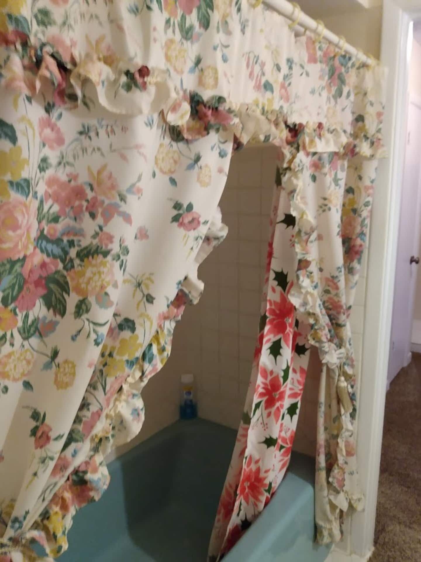 Ensemble douche/baignoire, sèche-cheveux, serviettes fournies, savon
