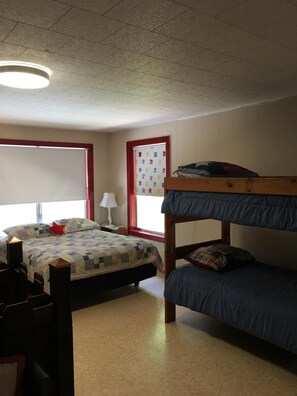 3 bedrooms, free WiFi, bed sheets