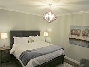 2 bedrooms, desk, iron/ironing board, WiFi