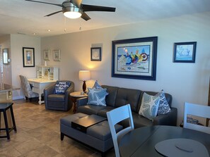 Smart TV, books, music library, stereo - Beautiful Treasure Island and Directly on Sunset Beach! Location, Location!!!!! (Treasure Island)