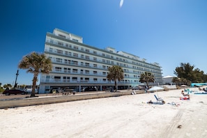 Exterior - Beautiful Treasure Island and Directly on Sunset Beach! Location, Location!!!!! (Treasure Island)