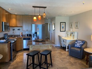 Fridge, microwave, oven, stovetop - Beautiful Treasure Island and Directly on Sunset Beach! Location, Location!!!!! (Treasure Island)