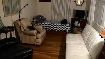 Smart TV, Netflix, books, streaming services
