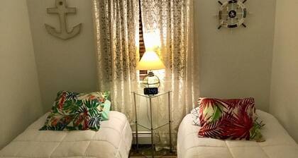 Waterfront Boston/Island views. Kayaks onsite. Spring/ Summer dates available!