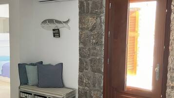 2 Schlafzimmer, Schreibtisch, Bügeleisen/Bügelbrett, Reisekinderbett