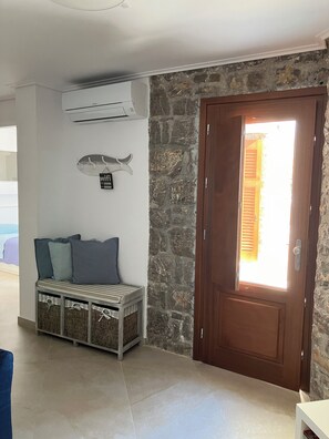 2 bedrooms, desk, iron/ironing board, travel cot