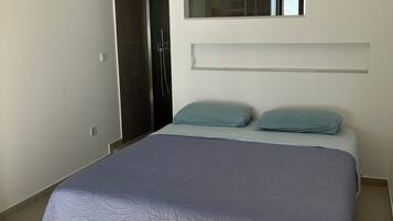 2 bedrooms, desk, iron/ironing board, travel crib