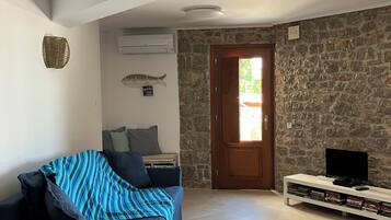 Televisie, videospelletjes, een dvd-speler en boeken