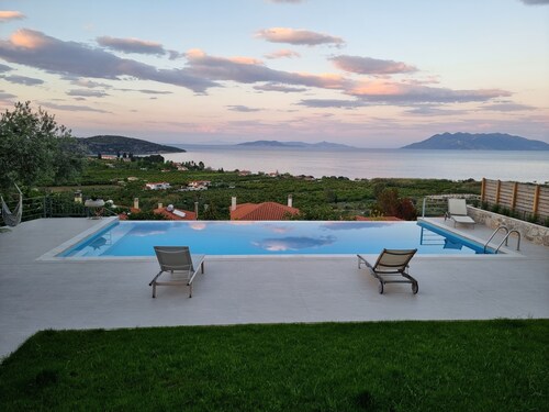 Villa with swimming pool and stunning sea view