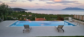 Villa with swimming pool and stunning sea view