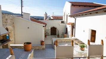 House, 3 Bedrooms | Terrace/patio