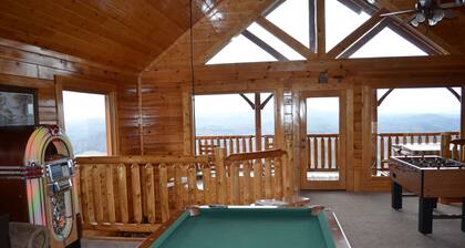 Couples Delight! Unobstructed Views of the Smoky Mountains National Park!