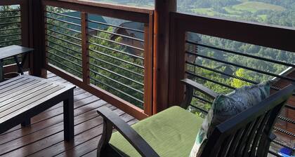 Couples Delight! Unobstructed Views of the Smoky Mountains National Park!