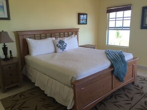 4 makuuhuonetta, silitysrauta/-lauta, ilmainen Wi-Fi, vuodevaatteet