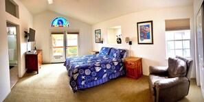 4 quartos, ferros/tábuas de passar roupa, berço de viagem