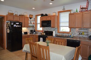 fridge, dish washer, 5-burner gas stove w/ oval center burner,  berry pancakes!