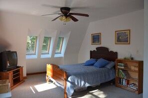 3 habitaciones, escritorio, tabla de planchar con plancha y wifi gratis 