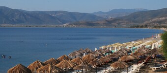 Maisonnettes indépendantes dans le Péloponnèse avec piscine