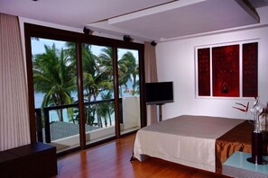 ルーム (dVision) | ミニバー、セーフティボックス (室内)、客室ごとに異なる装飾、デスク