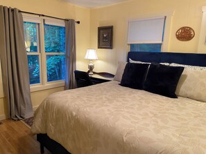 4 bedrooms, iron/ironing board, free WiFi, bed sheets - Falling waters beautiful mountain getaway (Maggie Valley)