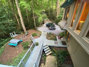 Outdoor dining - Falling waters beautiful mountain getaway (Maggie Valley)