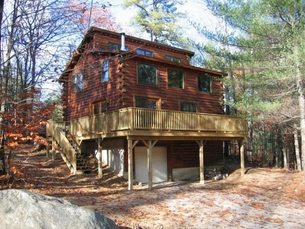 Exterior -  Log Cabin with nearby pond, ideal for summer and winter fun - Pets Considered (Conway)