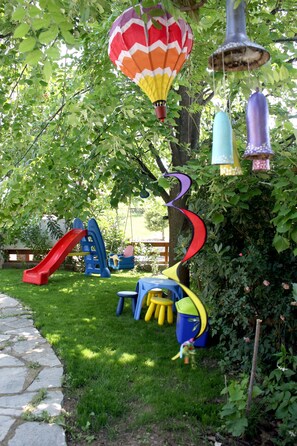 Children's area - private vacation house,one of the village best areas, 5min by car from sea (Agios Nikolaos Halkidiki)