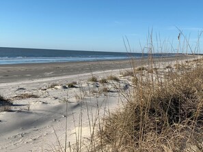 Beach nearby - 2nd Floor Villa Overlooking Lagoon*** Check out our sister property #7166339 (Kiawah Island)