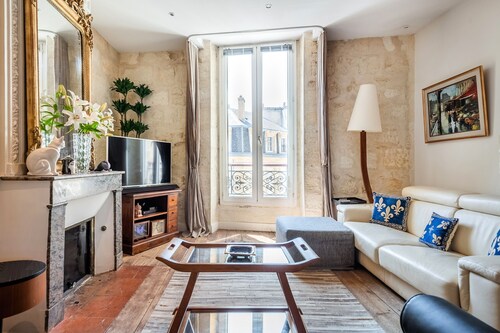 La Monnoye Luxury, Spacious, 4 Star Apt close to riverside w views and parking