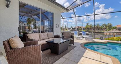 Magnifique villa avec piscine w. vue sur l'eau et exposition sud parfaite = soleil TOUTE la journée!