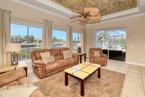 Smart-TV, Kamin, Stereoanlage