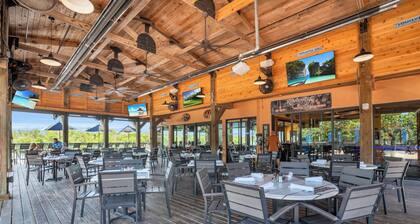 Upea uima-altaan huvila w. vesinäkymä ja täydellinen eteläisyys = aurinko koko päivän!